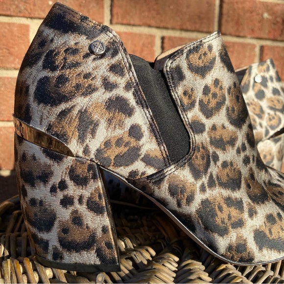 Antonio Melani Maxinee Animal Print Block 3" Heel Ankle Boots Size 8.5M - Picture 4 of 14